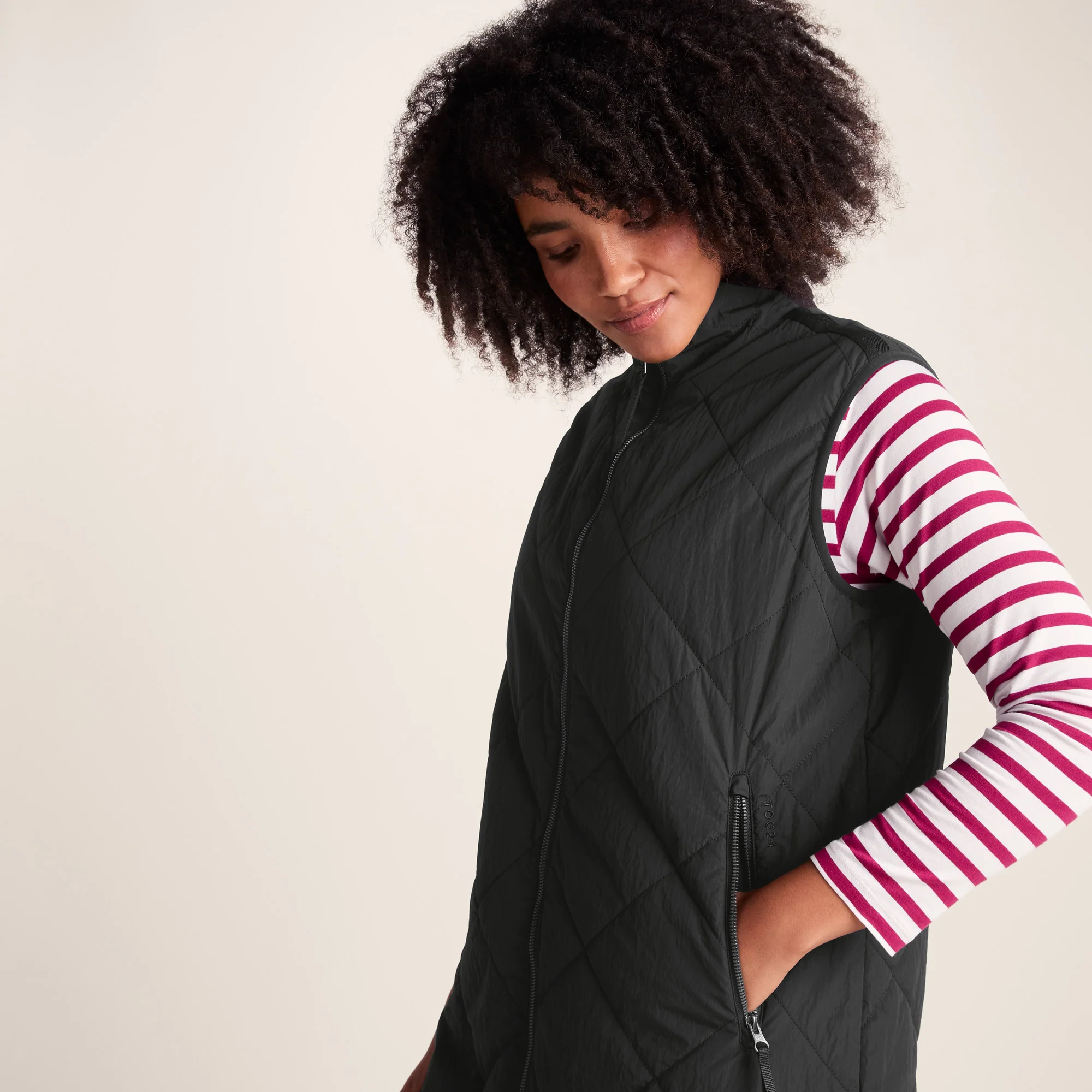 Anda Womens Shower Resistant Insulated Gilet - Black - Image 5