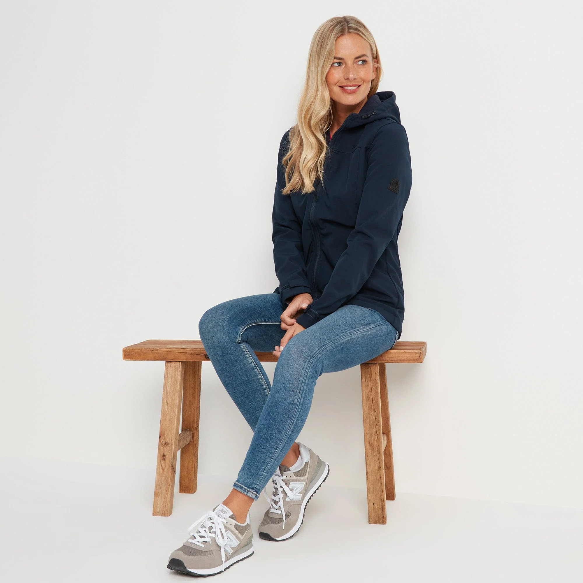 Keld Womens Shower Resistant Hooded Softshell Jacket - Navy - Image 4