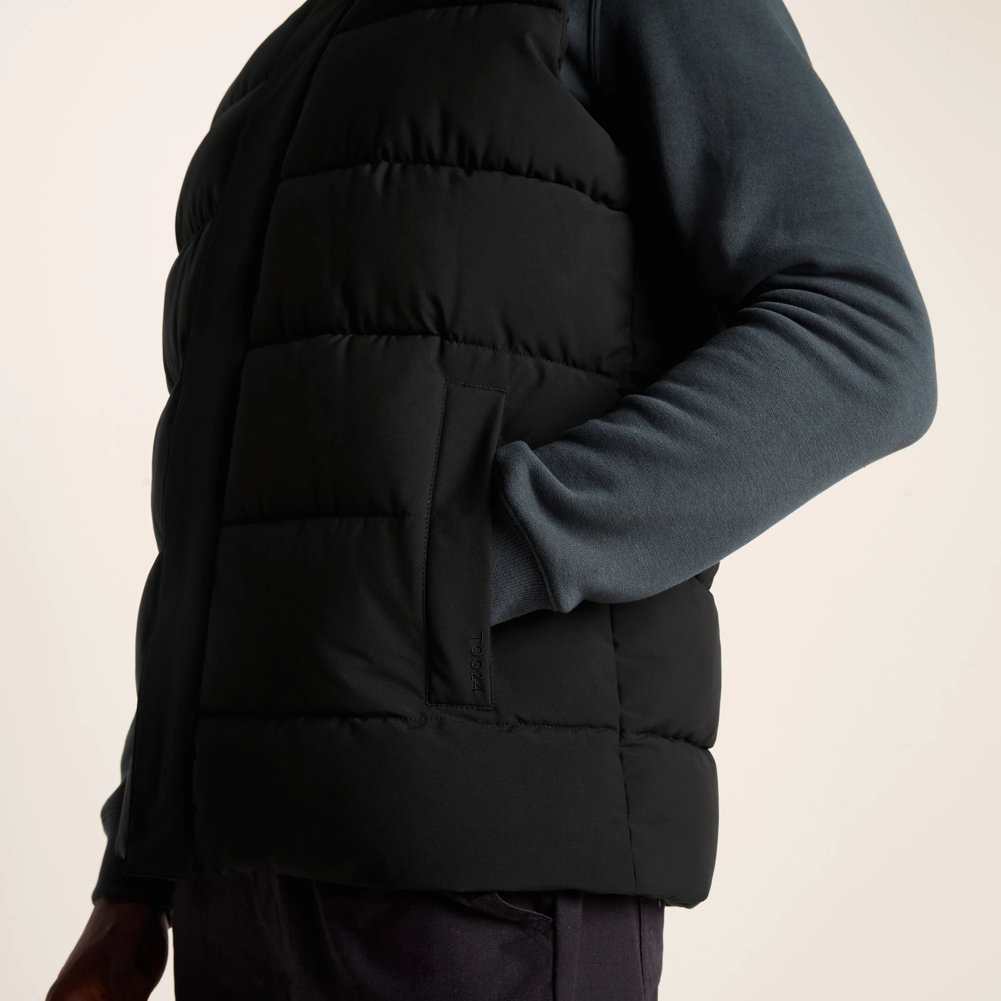 Leighton Mens Shower Resistant Insulated Gilet - Black - Image 7