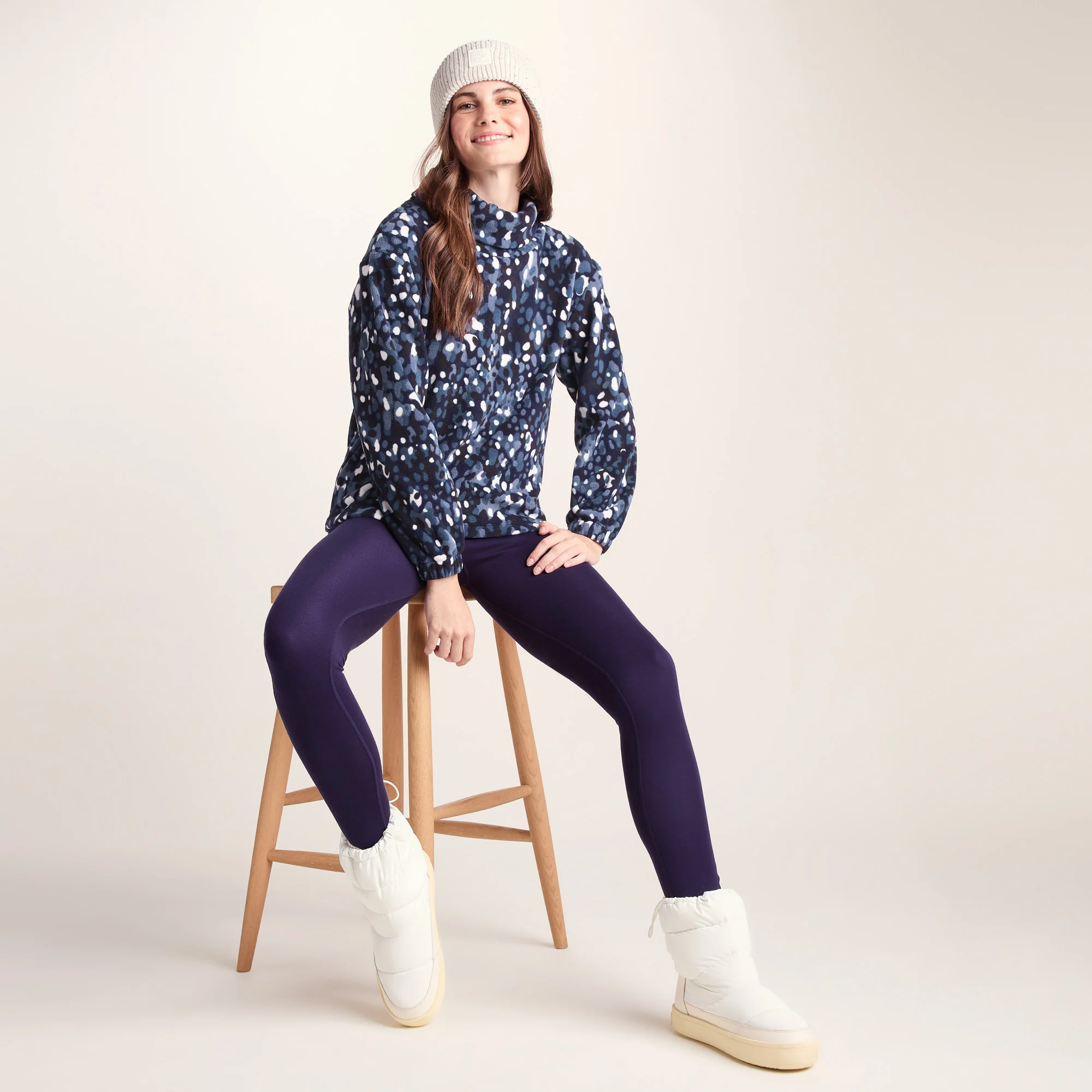 March Womens Relaxed Fit Microfleece Pullover - Oxford Blue Pebble Print - Image 4