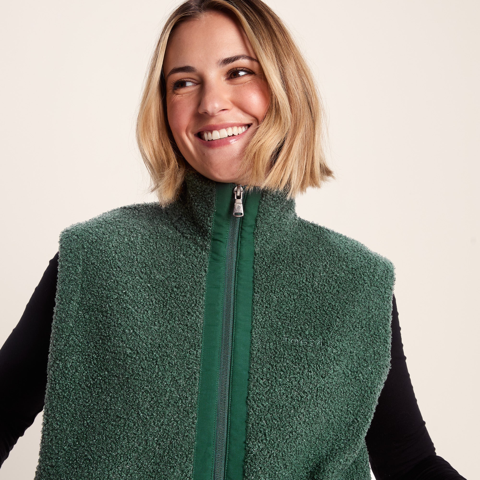 Peyton Womens Relaxed Fit Sherpa Fleece Gilet - Racing Green - Image 6