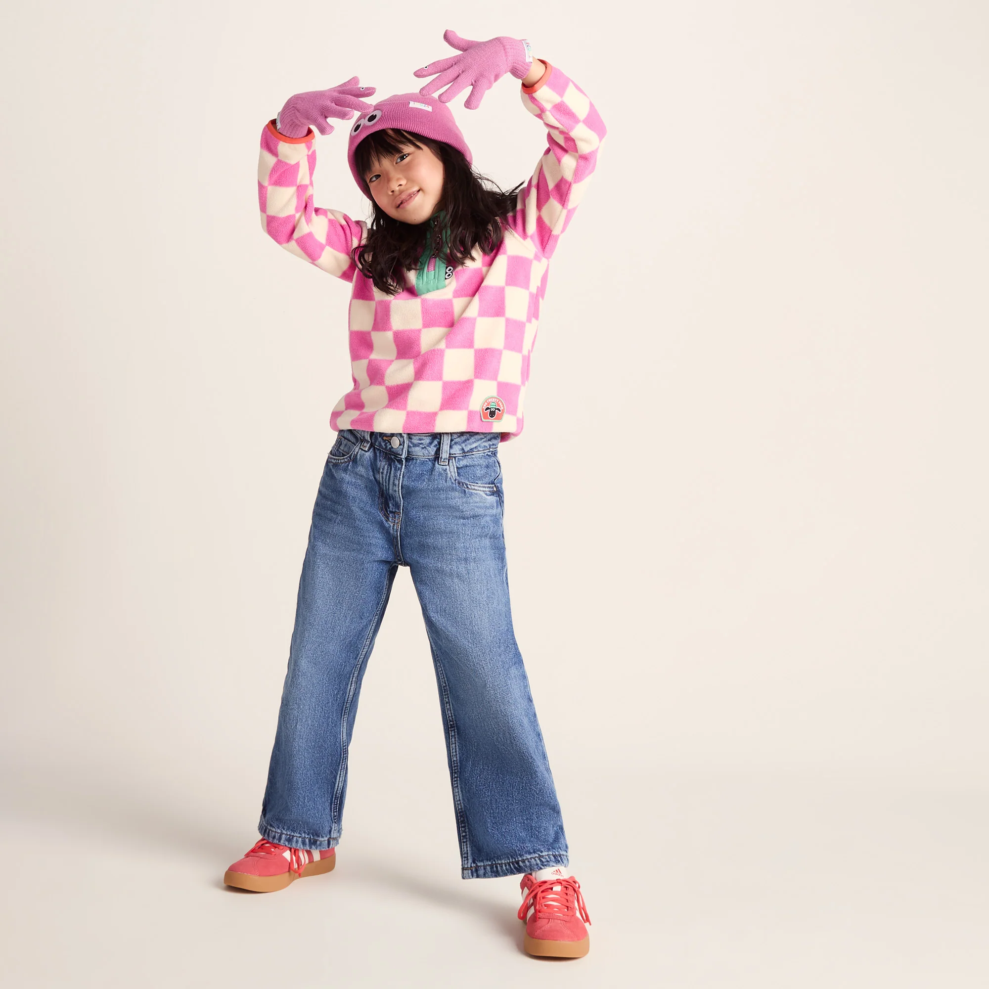 Soay Kids Shaun the Sheep Knit Gloves - Piglet Pink - Image 2