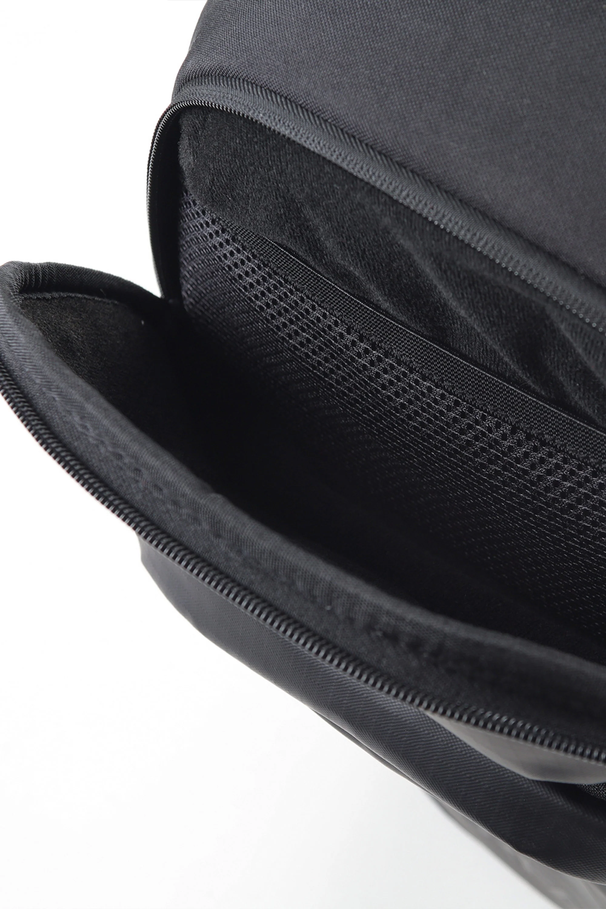 Surfanic Journey 25l Backpack - Black - Image 15