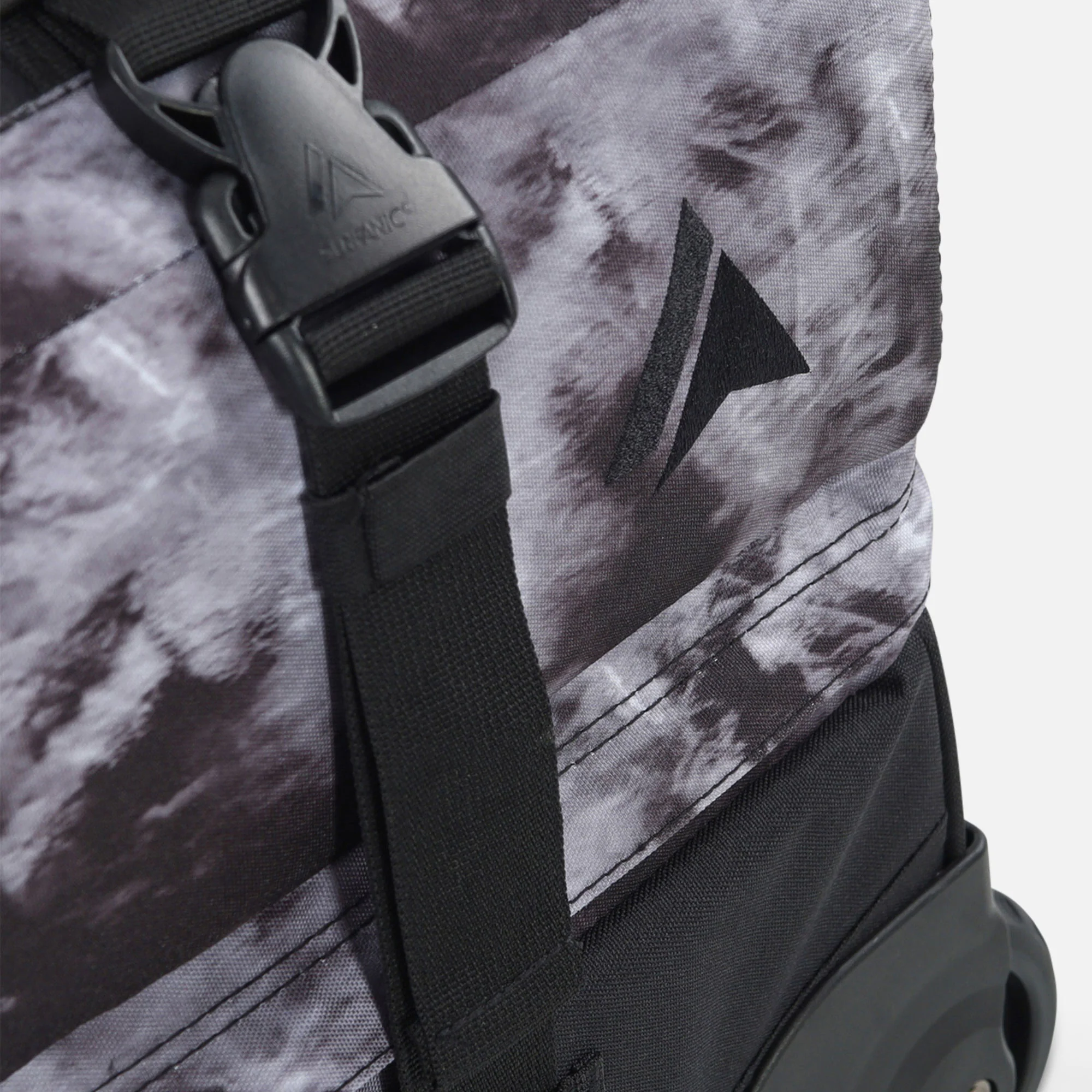 Surfanic Maxim 3.0 70L Roller Bag - Frostbite - Image 12
