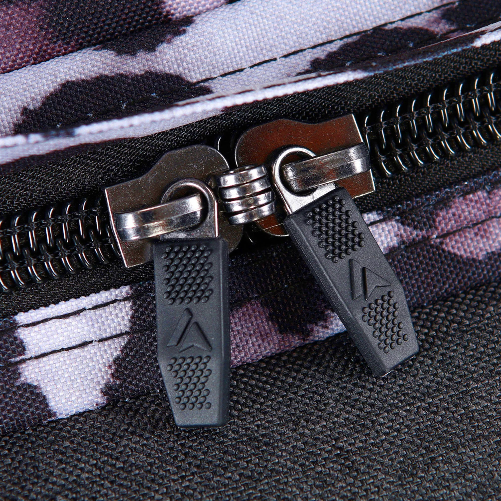 Surfanic Maxim 3.0 70L Roller Bag - Ice - Image 10