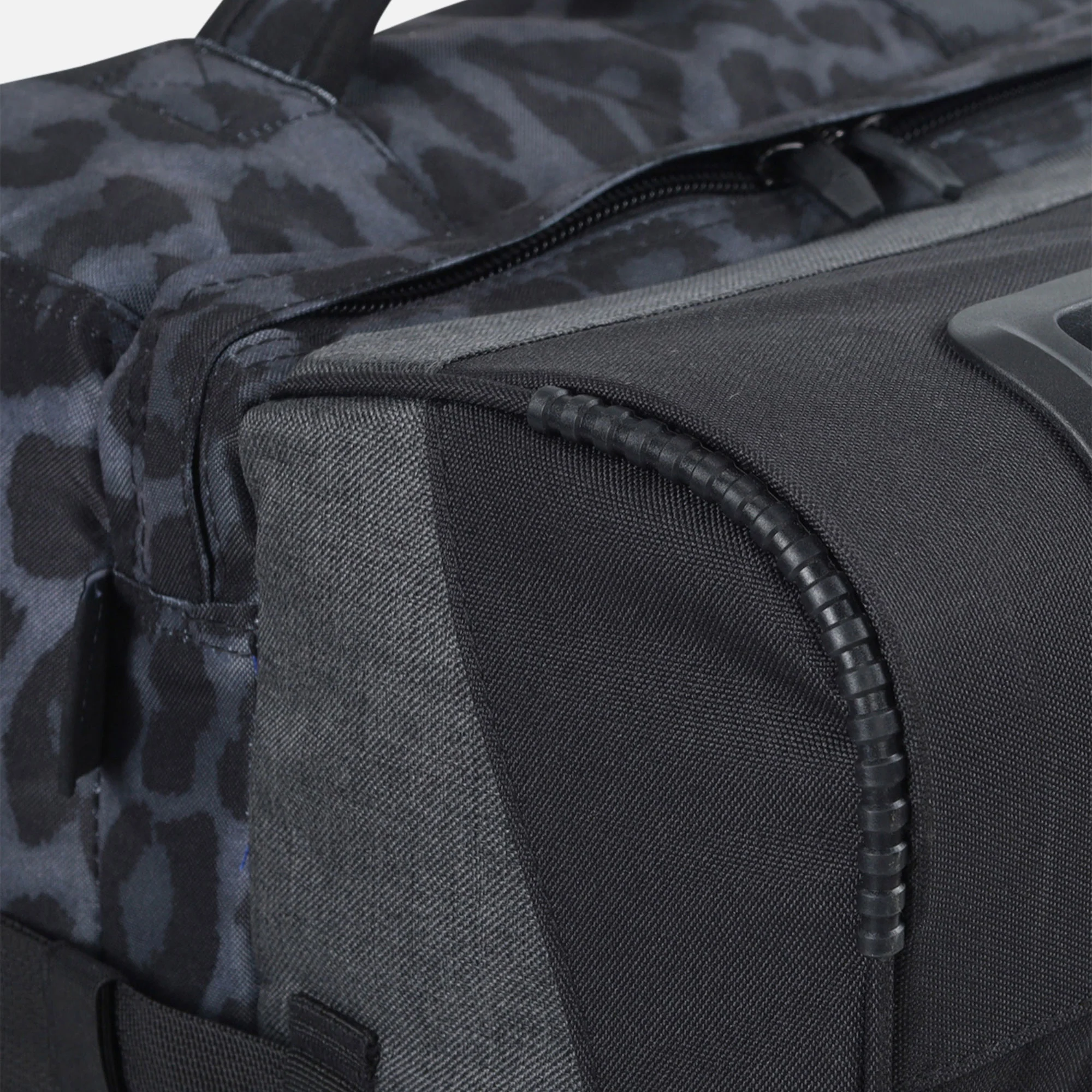 Surfanic Maxim 3.0 70L Roller Bag - Jet Black - Image 10