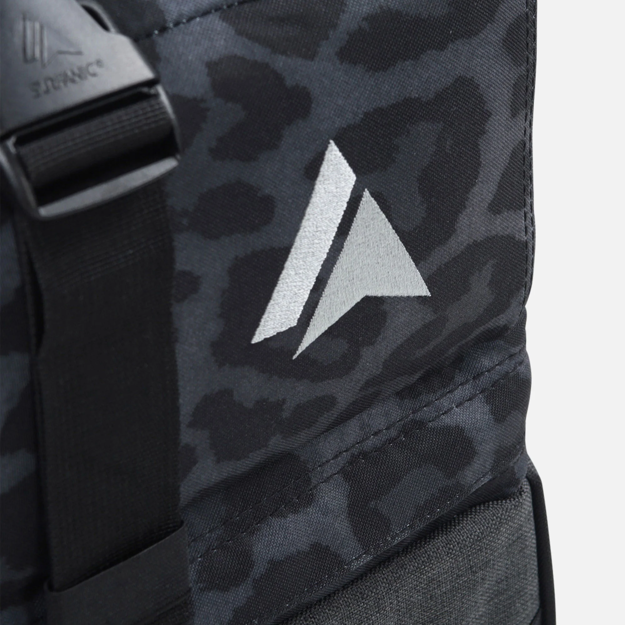 Surfanic Maxim 3.0 70L Roller Bag - Jet Black - Image 14